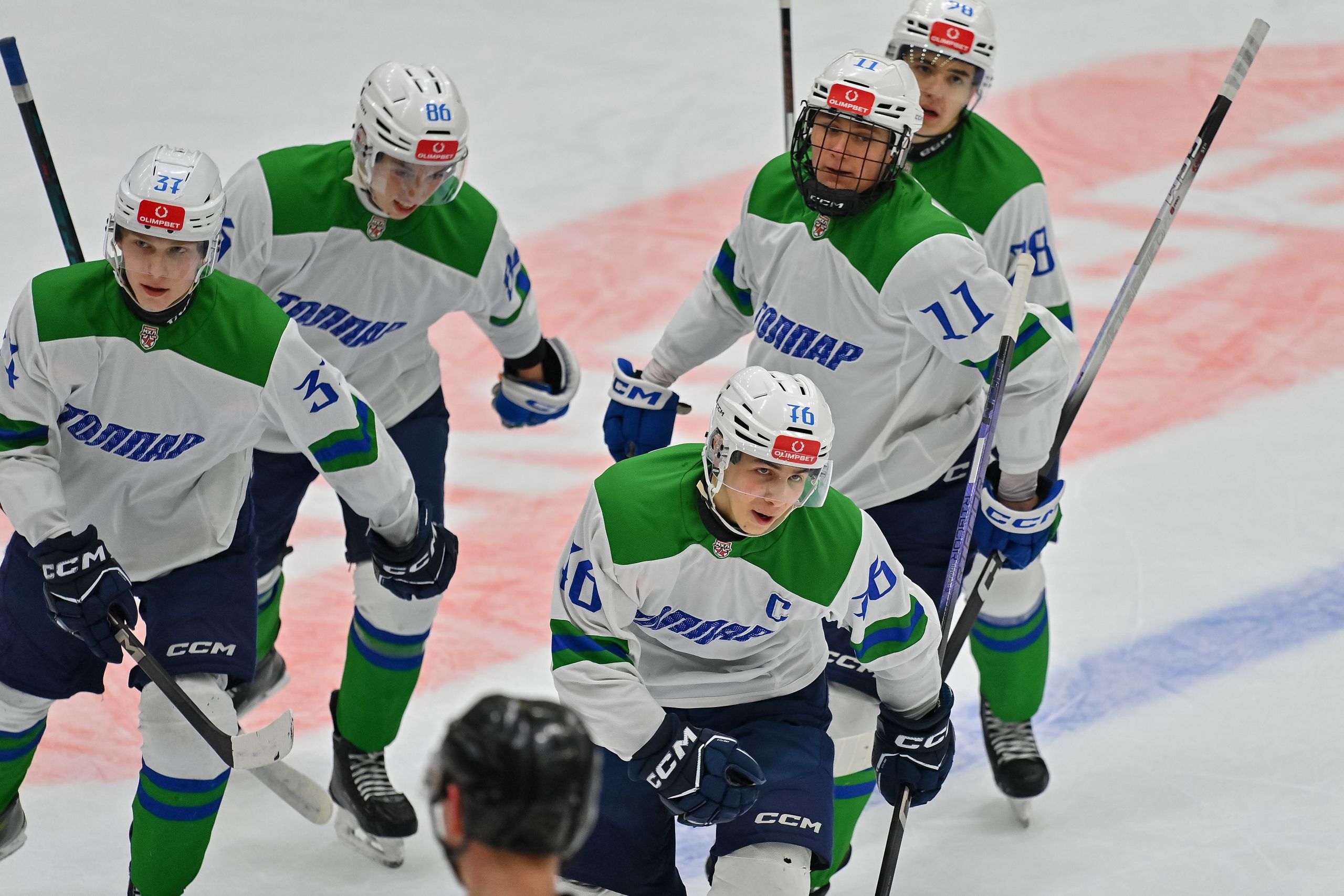 «Толпар» обыграл «Омских Ястребов» в Омске