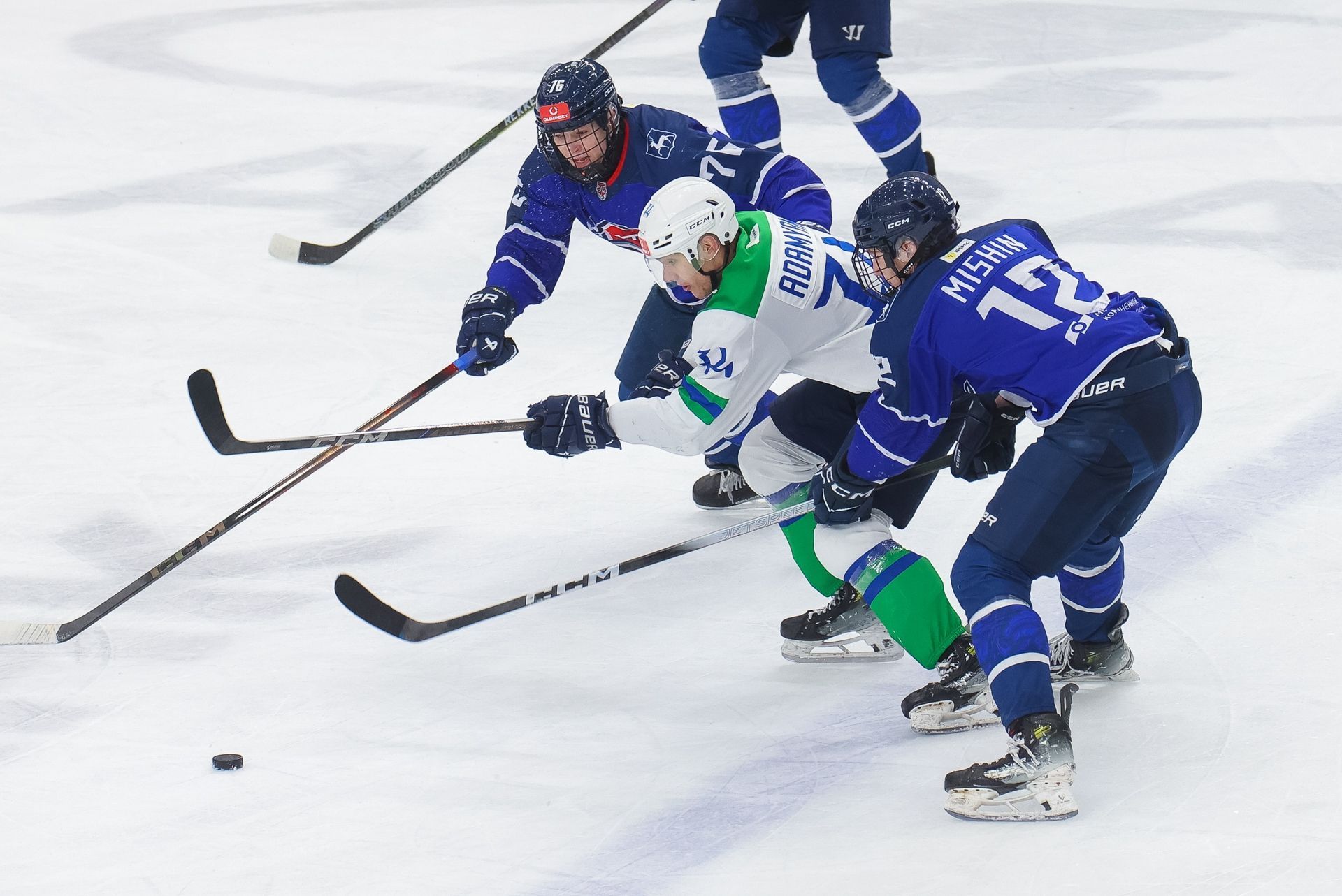 Арман Адамян: «Не первую игру проседаем во втором периоде»