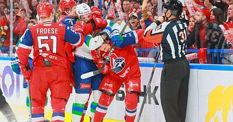 «Салават Юлаев» уступил «Локомотиву» во втором матче серии