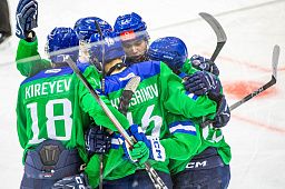 «Толпар» разгромил «Молот» на домашнем льду