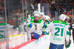 «Салават Юлаев» на выезде победил «Авангард»