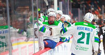 «Салават Юлаев» на выезде победил «Авангард»