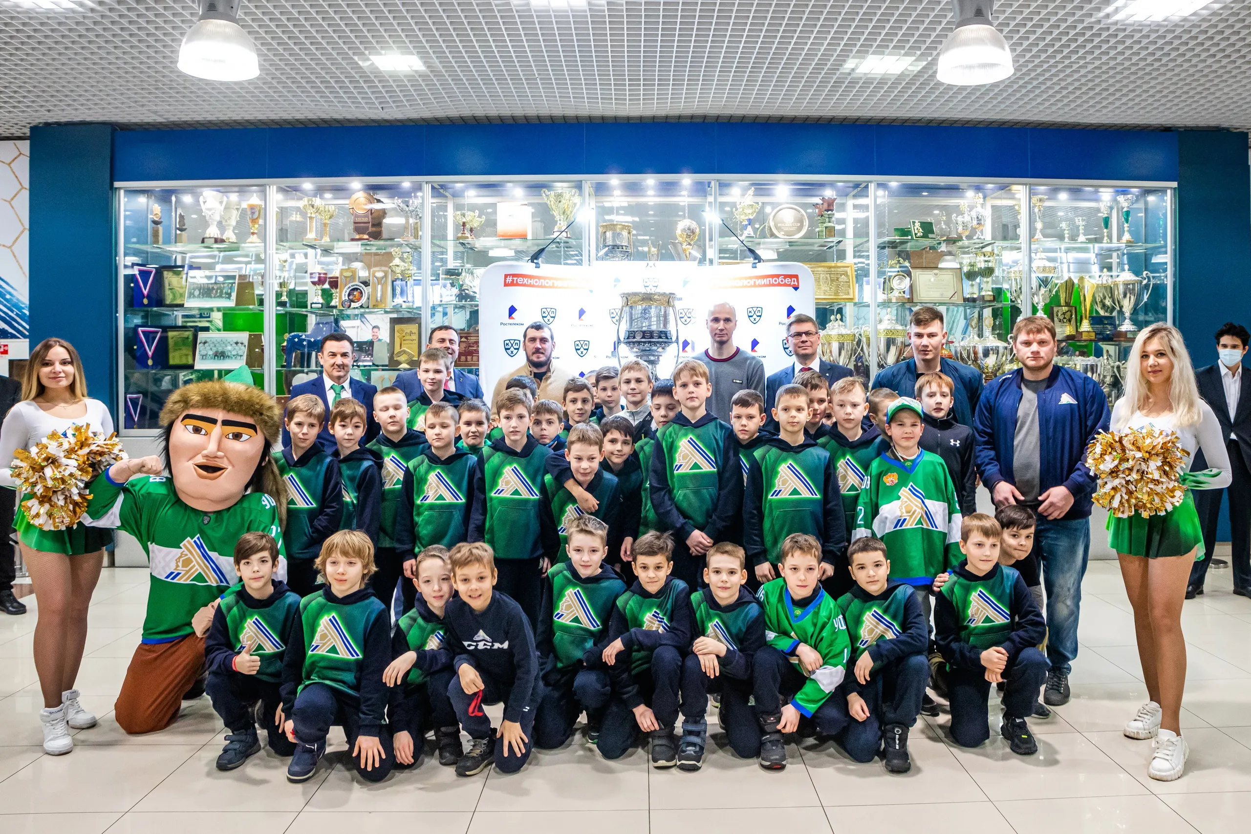 В Уфу привезли Кубок Гагарина!
