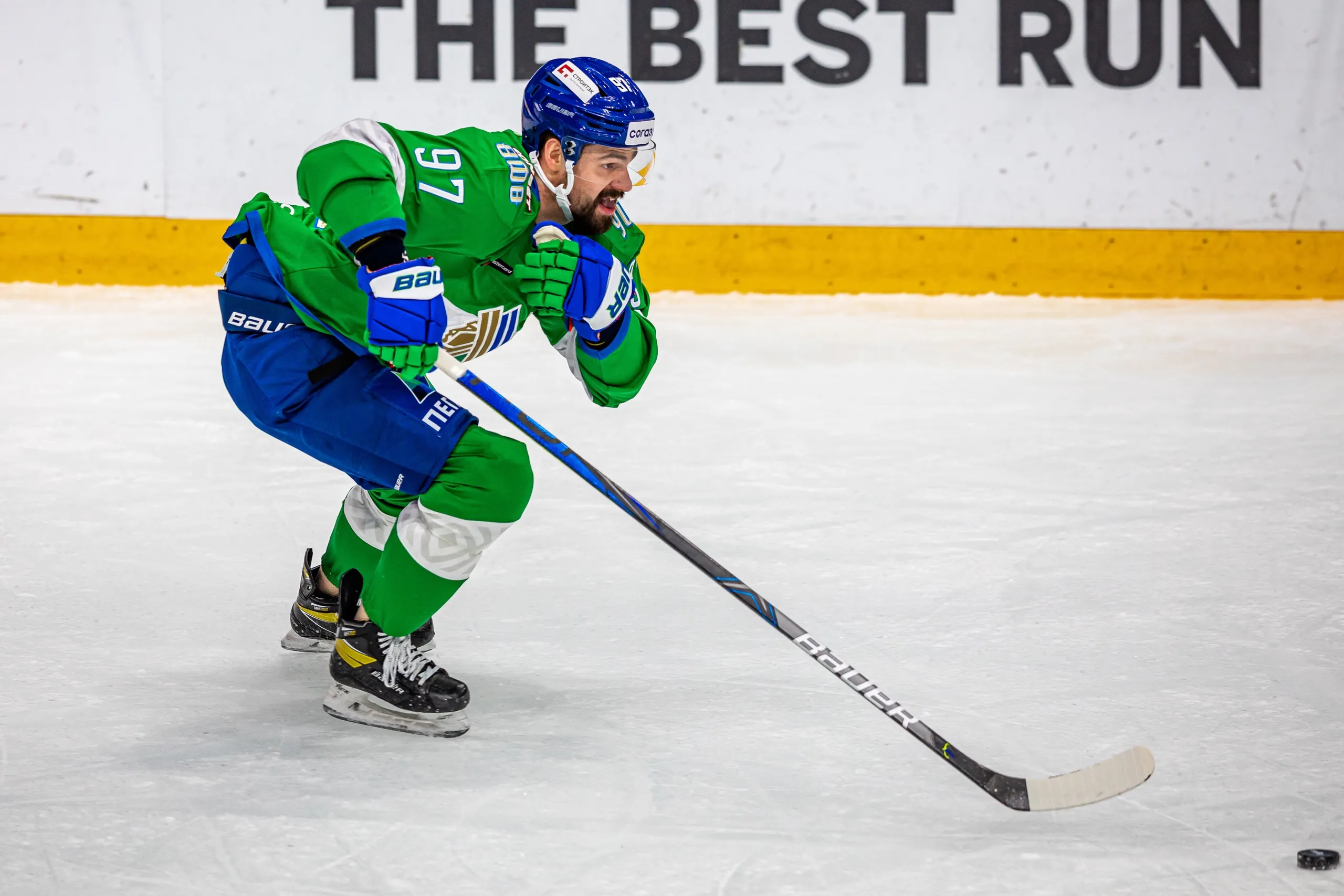 Виктор Антипин заключил новый контракт с «Салаватом Юлаевым»