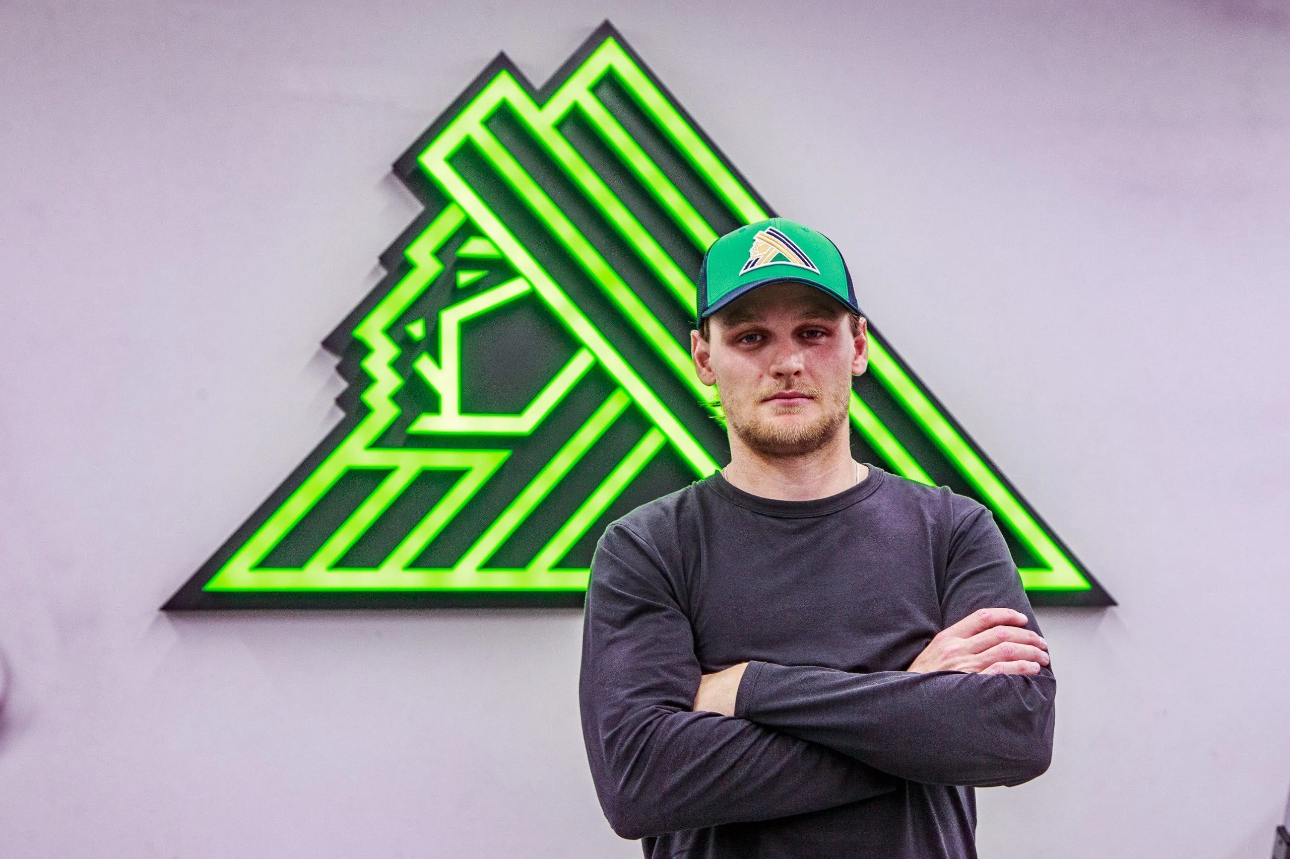 Кеудемді қызды дрейф көлігімен серуендеуге апарып, оның кеудесі түсіп қалған. Үйде әдемі кеуделі брюнетка мұғаліммен порно видео